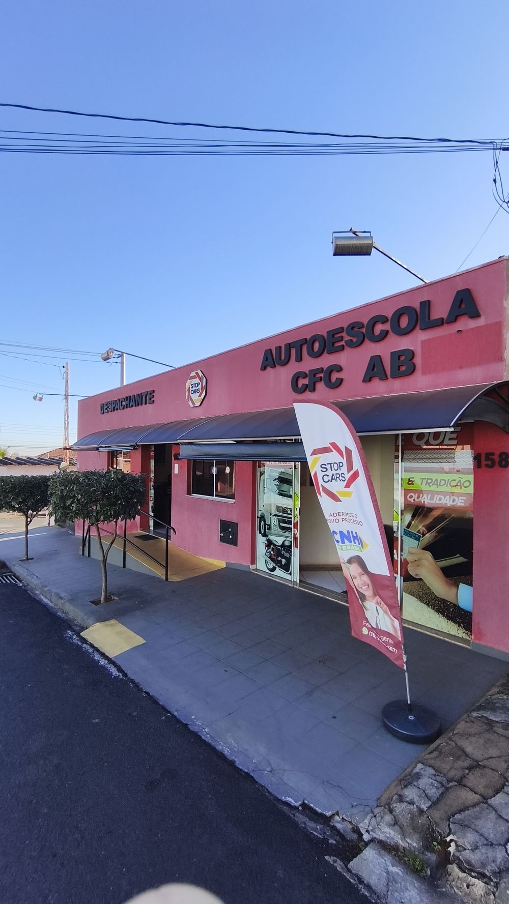 Fachada Stop Cars — Despachante e Autoescola